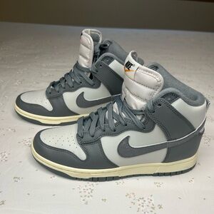 Nike Dunk High Vintage Light Bone Grey